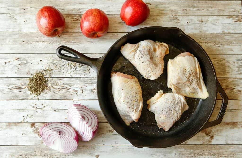Apple, chicken, onions and herbs.