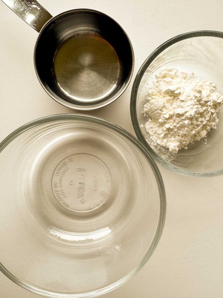 Cornstarch, water, and bowls. 