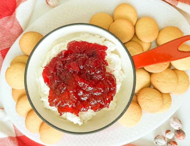 Cranberry sauce spooned over the cheesecake mixture surrounded by vanilla wafers.